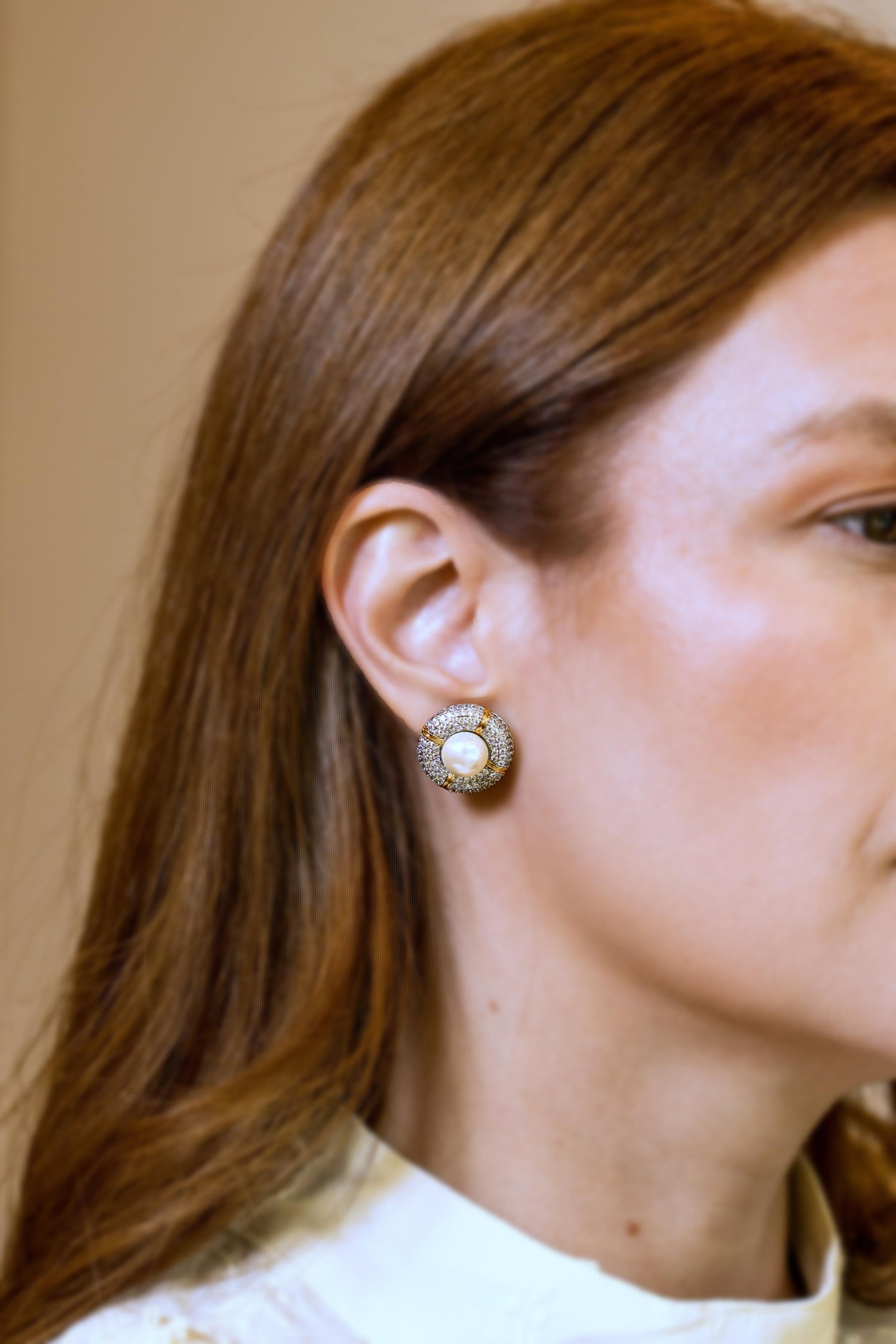 Brinco Pérola Cravejado Bicolor