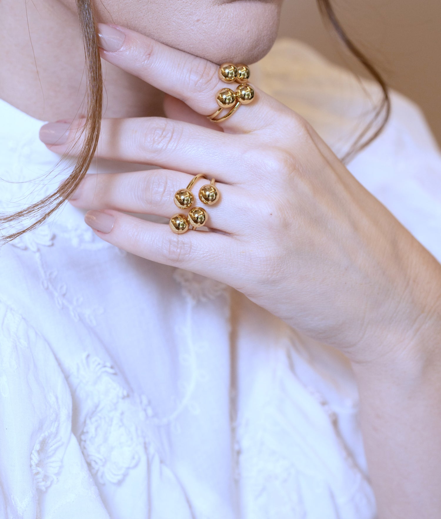 Anel Esferas Dourado Ajustável