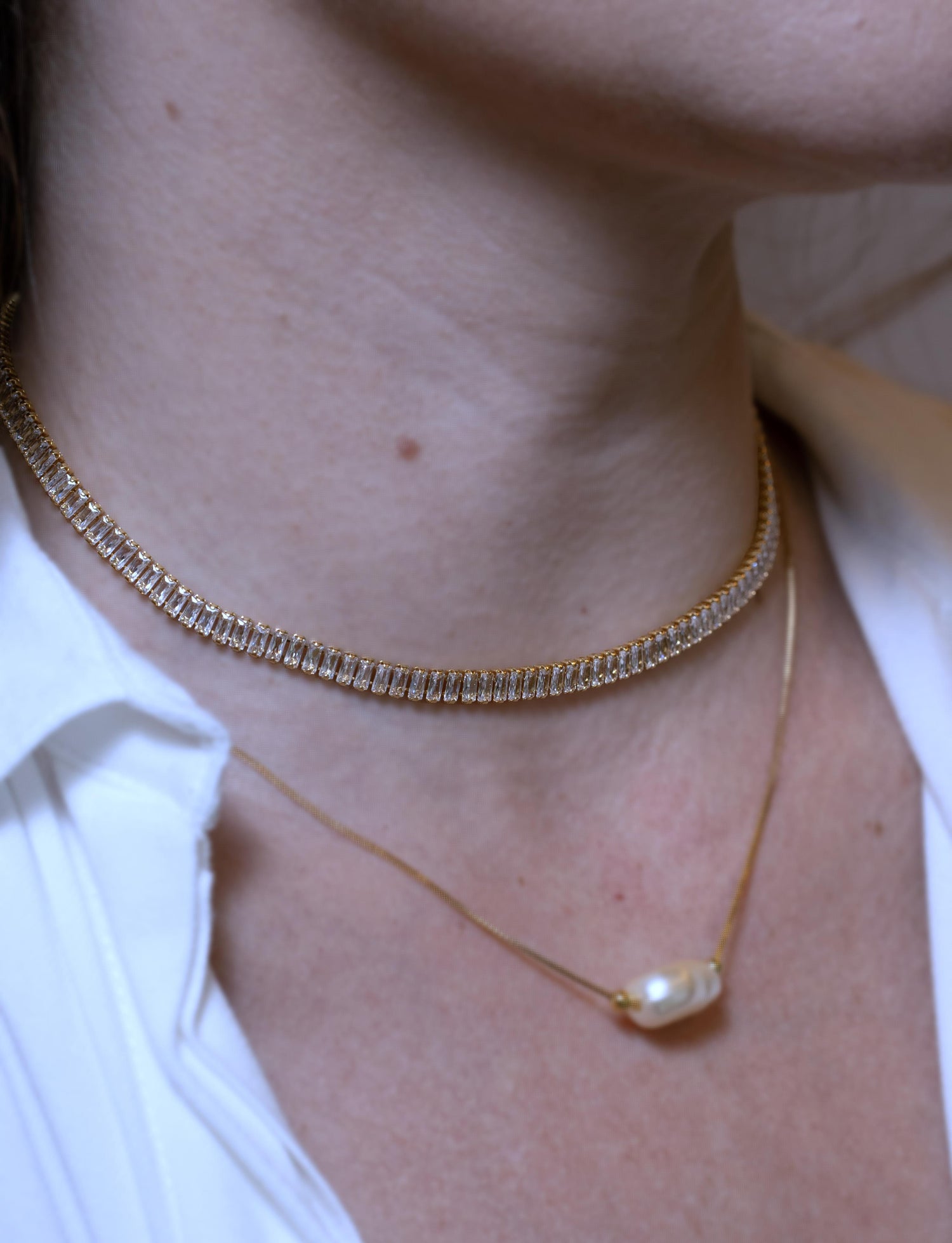 Choker Cristais Baguete Dourado